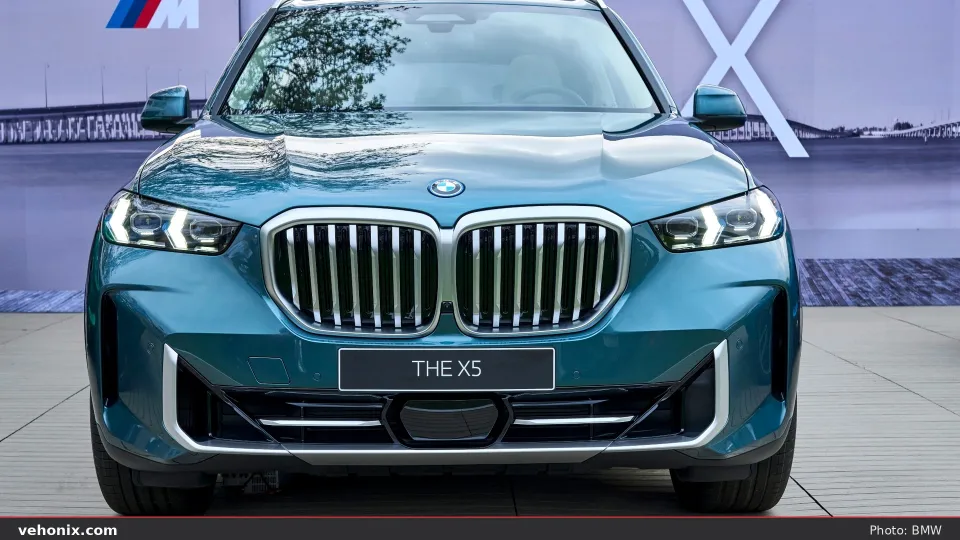 2026 BMW X5 xDrive50e in blue, exterior view