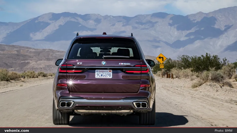 2026 BMW X7 xDrive40i in blue, on-location view