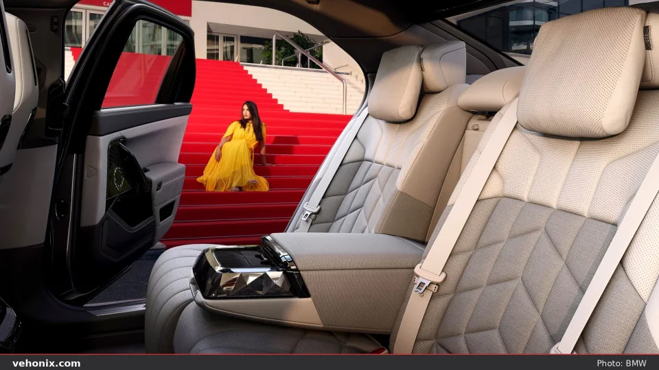 2026 BMW i7 xDrive60 interior
