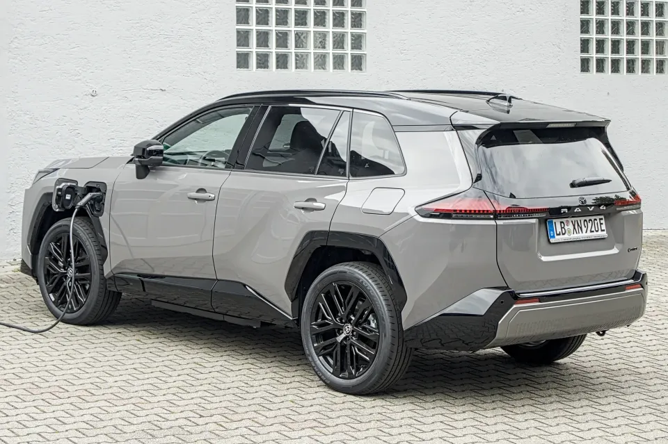 RAV4 Plug-in Hybrid Recall: What Canadian Owners Should Do